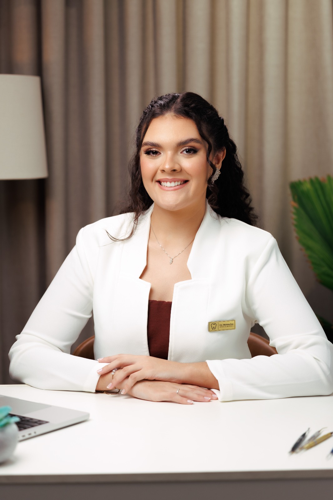 Dra. Mariana Braz em seu consultório